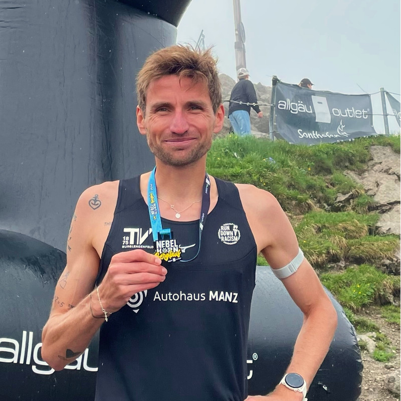 Erik Hille in Siegerpose