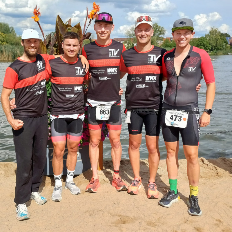 Gruppenbild der TV-Triathleten