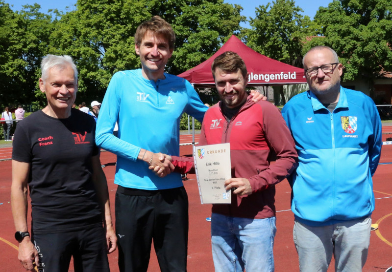 Gruppenfoto mit den Geehrten Erik Hille
