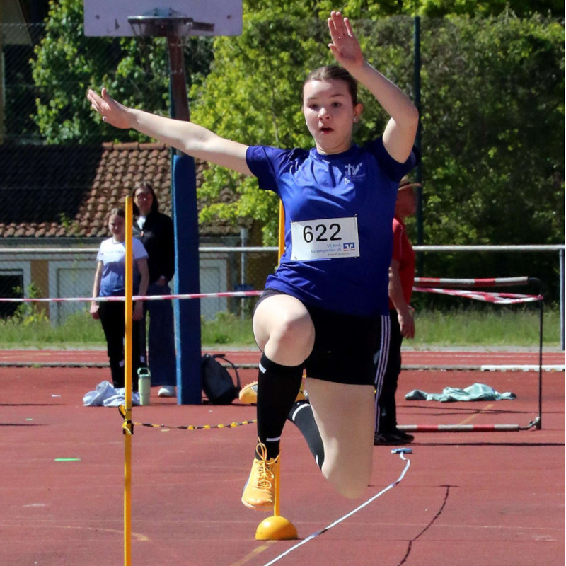Romina Kaestner beim Weitsprung