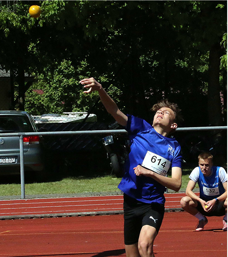 Vinzent Brodhag beim Ballwurf