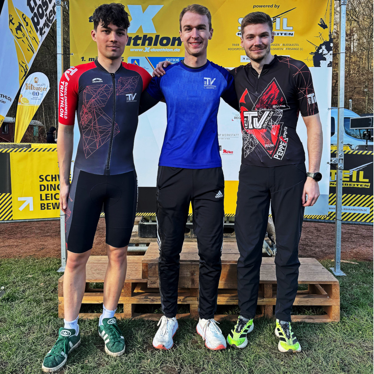 Bronzemedaillengewinner Ludwig Sigl und die Newcomer Jonas Kellner und Sebastian Gleissl