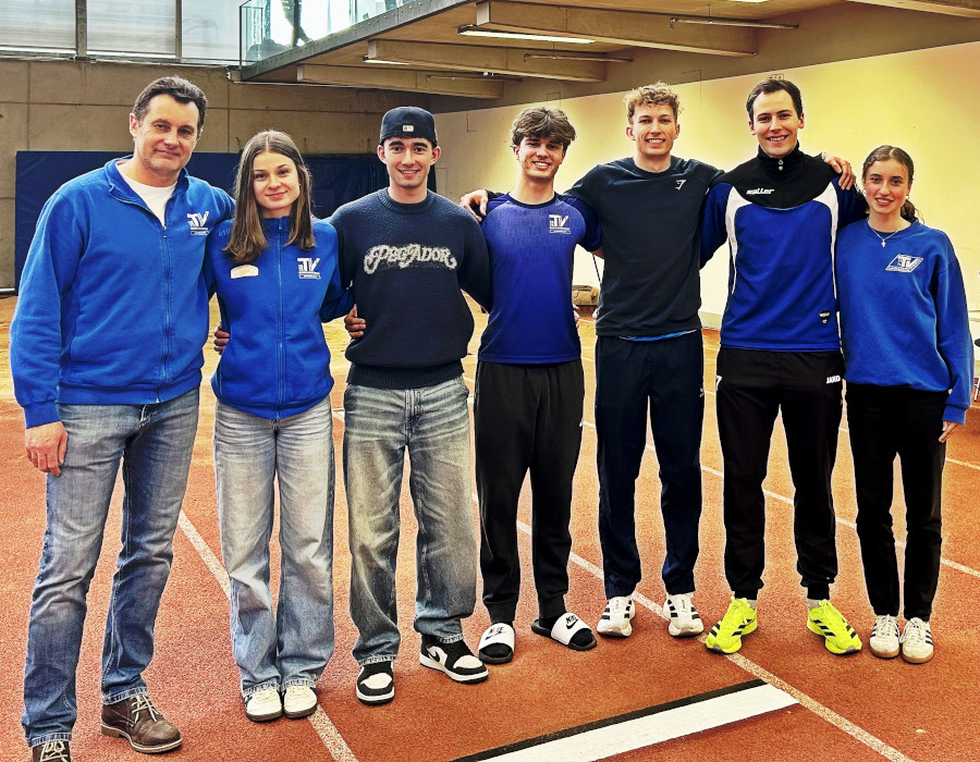 Gruppenbild der Teilnehmer mit Trainer