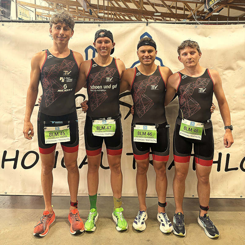 die Triathleten des TV Burglengenfeld v.l. Michael Fuchs, Tobias Zeller, Felix Wagner und Michael Schoyerer