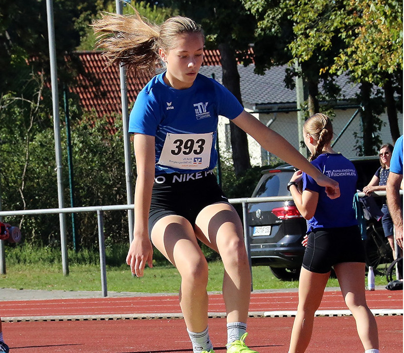 Isabella Maier beim Weitsprung